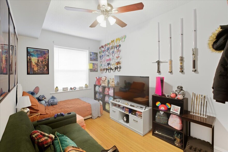 Building Photo - 1122 N Christiana Ave