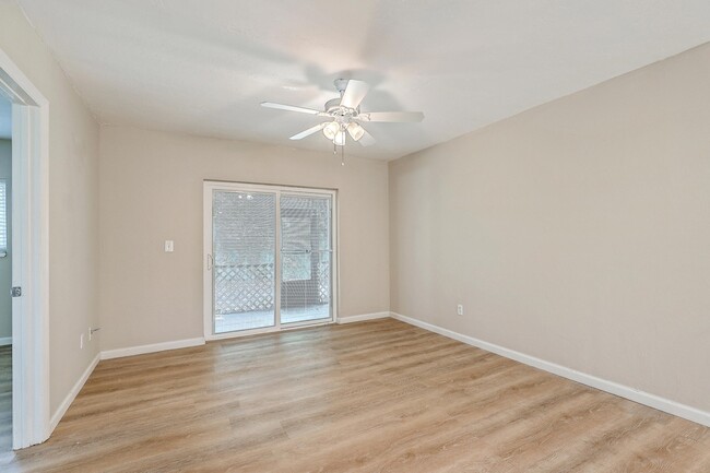 Building Photo - 2162 Bees Ferry Rd