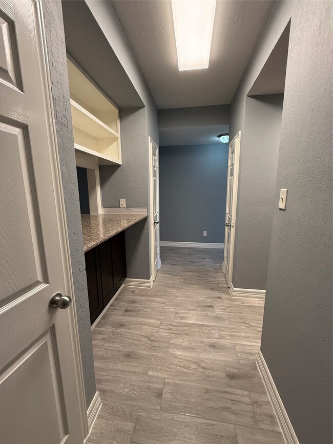 Building Photo - 5830 Clarewood Dr