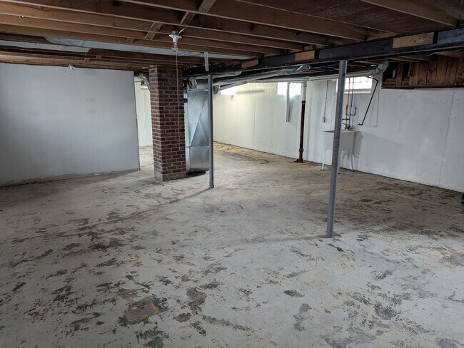 Building Photo - Charming 3-Bedroom Home and 1 Bath for Rent!