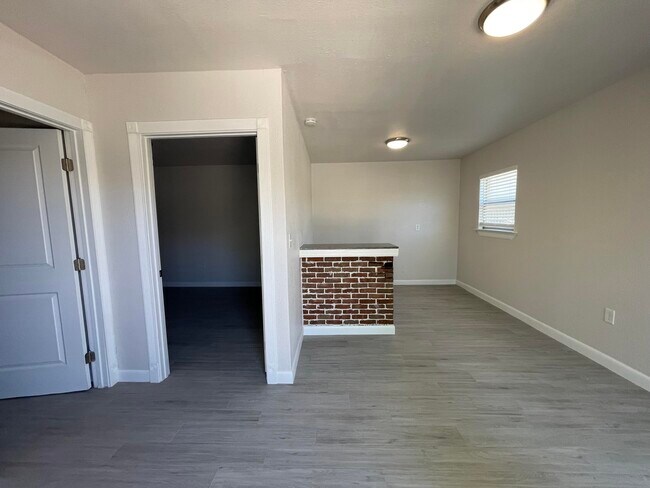 Building Photo - 330 Plantation Dr
