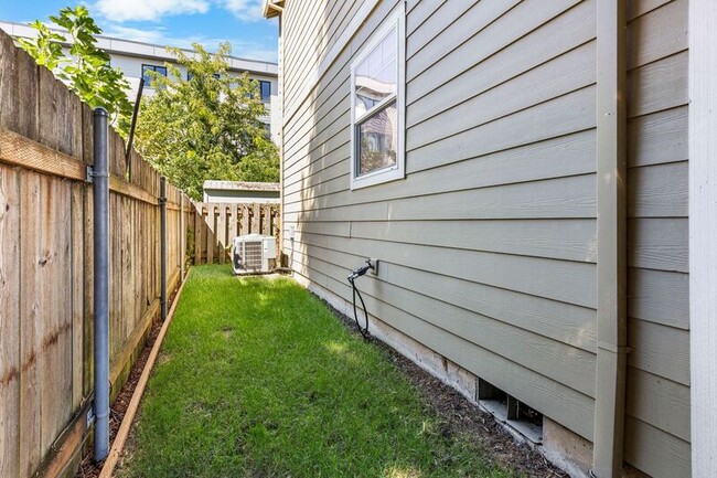 Building Photo - 2529 SE 32nd Ave