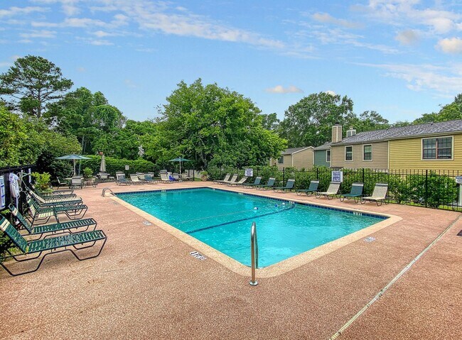 Building Photo - Charming 2BR/2BA Condo with Water Views in Sought-After Montclair – Mount Pleasant, SC