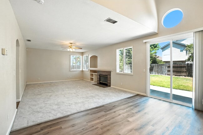 Building Photo - 9437 Red Spruce Way