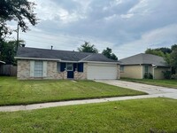 Building Photo - COMING SOON! Northside 2 Bed, 2.5 Bath Ret...