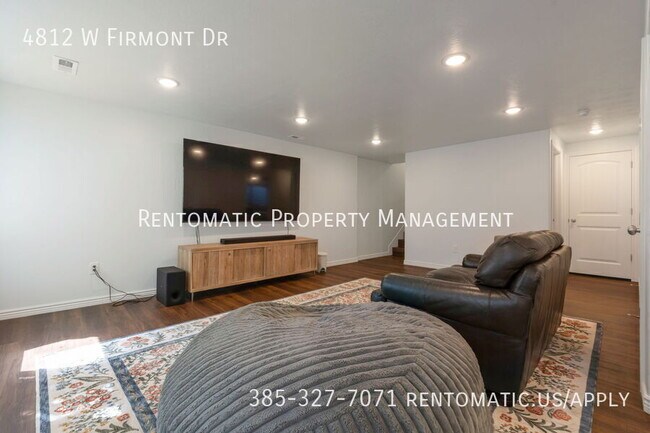 Building Photo - 4812 Firmont Dr