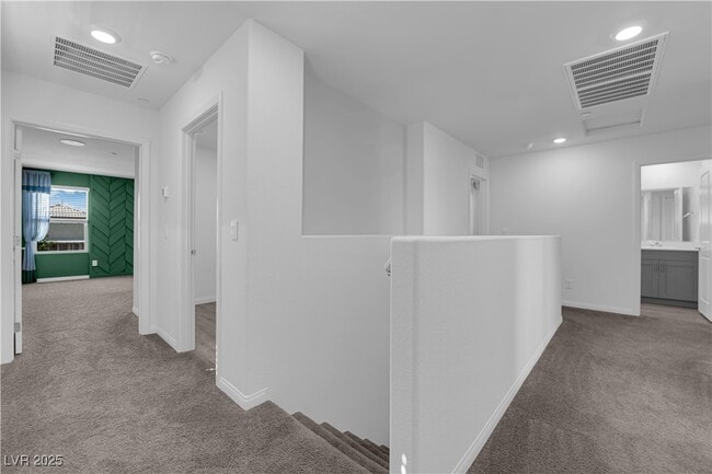 Building Photo - 4747 Bluebird Clfs Ave
