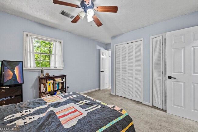Building Photo - 527 University Cir
