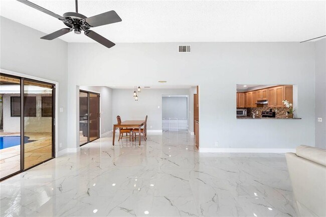 Building Photo - 470 NW 38th Ave