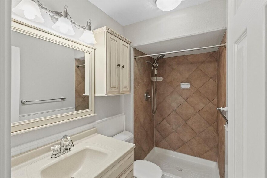 Building Photo - 1637 Dell Oak Dr
