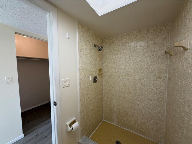Building Photo - 2619 Magdalina Dr