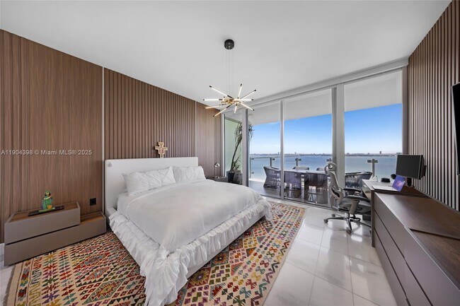 Building Photo - 700 NE 26th Terrace