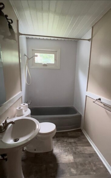 Building Photo - 110 Cottage Grv