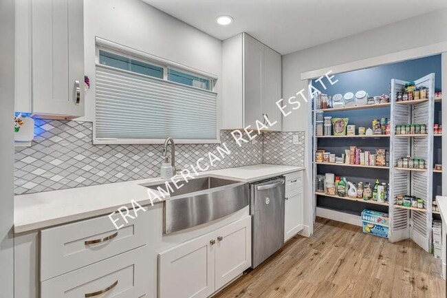 Building Photo - 2037 Lewis Turner Blvd