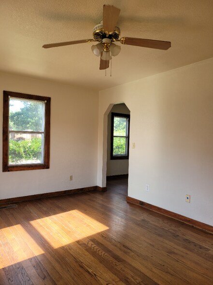 Building Photo - 520 E Lockheed Dr