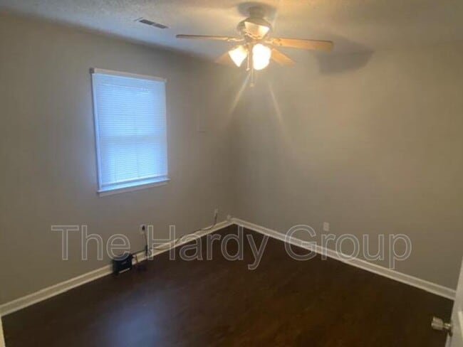 Building Photo - 604 Cedar Crest Dr