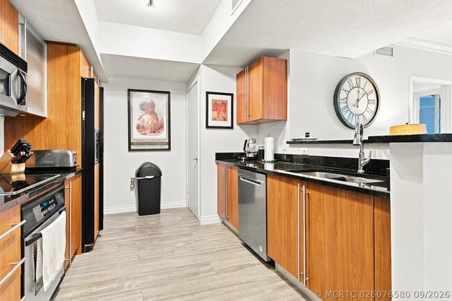 Building Photo - 1551 N Flagler Dr