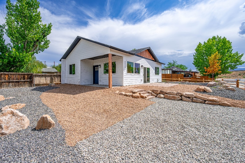 Primary Photo - 317 W Ouray Ave