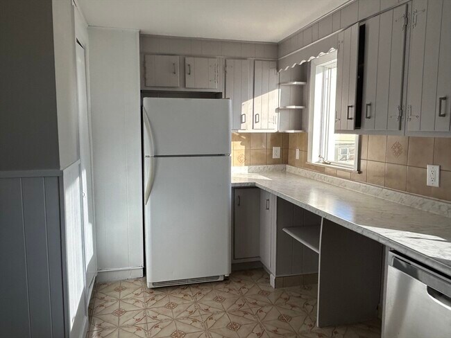 Building Photo - 21 Carney St