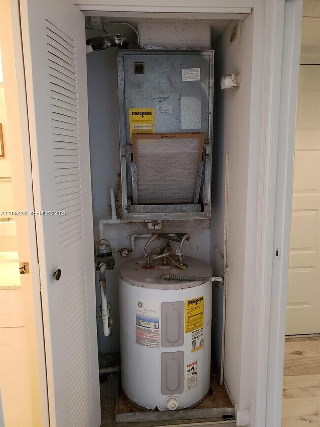 Building Photo - 4500 NW 99th Ct