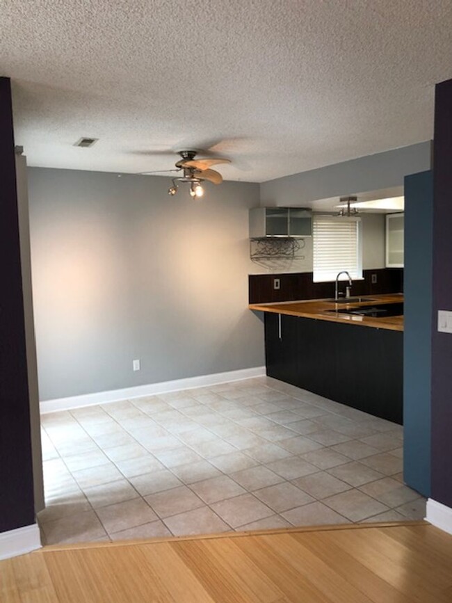 Building Photo - Updated Gunbarrel Condo - AVAIL NOW