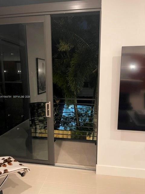 Building Photo - 909 NE 16th Terrace