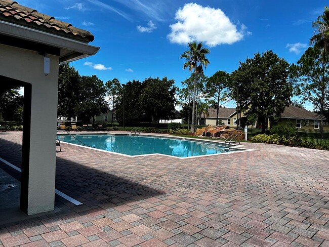 Building Photo - 2706 Bartlet Dr