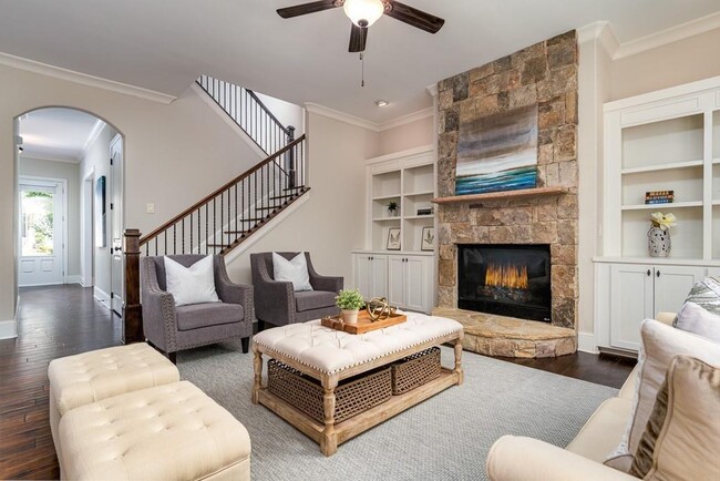 Building Photo - 1290 Redbud Dr