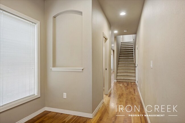 Building Photo - AVAILABLE JUNE 16