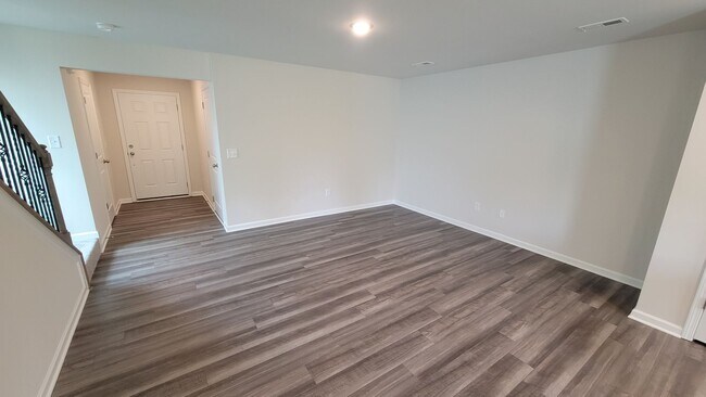 Building Photo - 3 bed, 2.5 Bath Townhome Available in Reid...