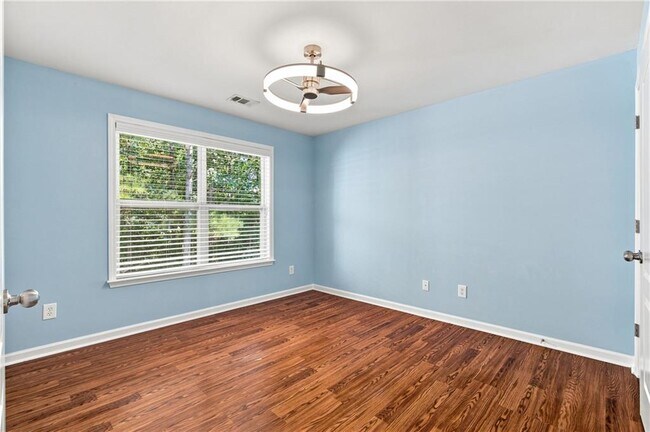 Building Photo - 3135 Carrick Rd