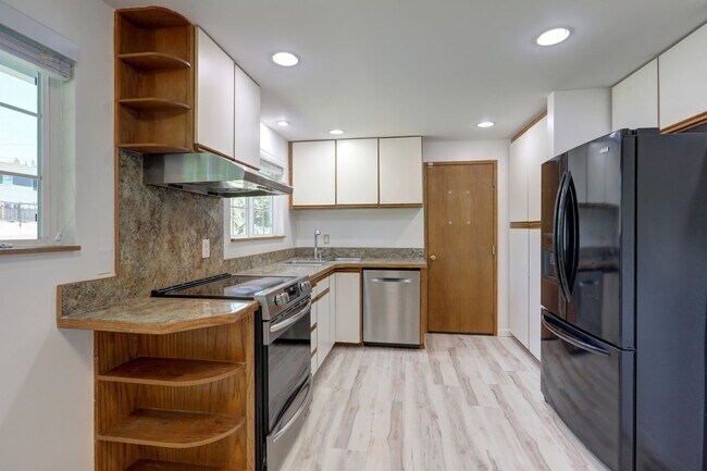 Building Photo - Cozy 3-bedroom 2 baths in Kirkland.