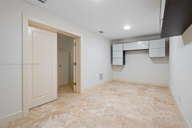 Building Photo - 7530 SW 56th Ct