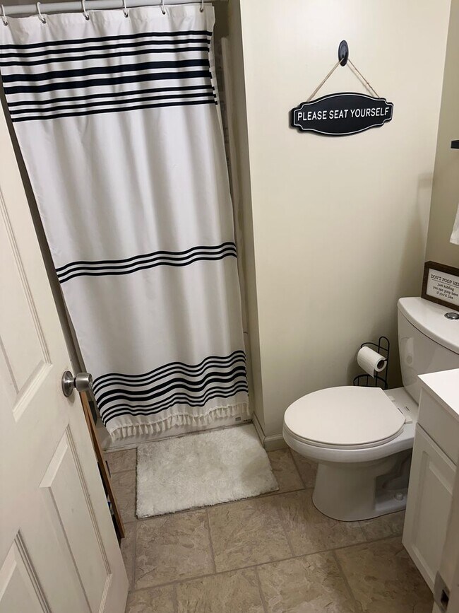 Building Photo - 1927 Fox Wy