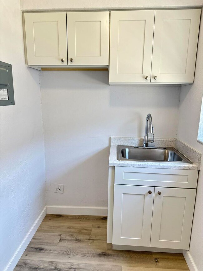 Building Photo - LC 06:125 SW 5th CT