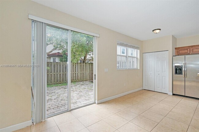 Building Photo - 1048 NE 208th St