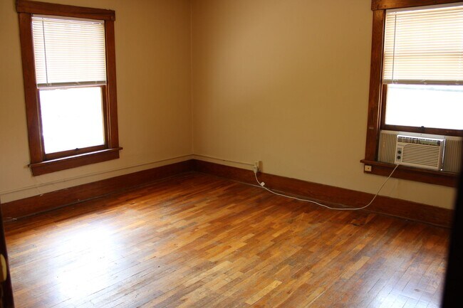 Building Photo - 815 N 10th St