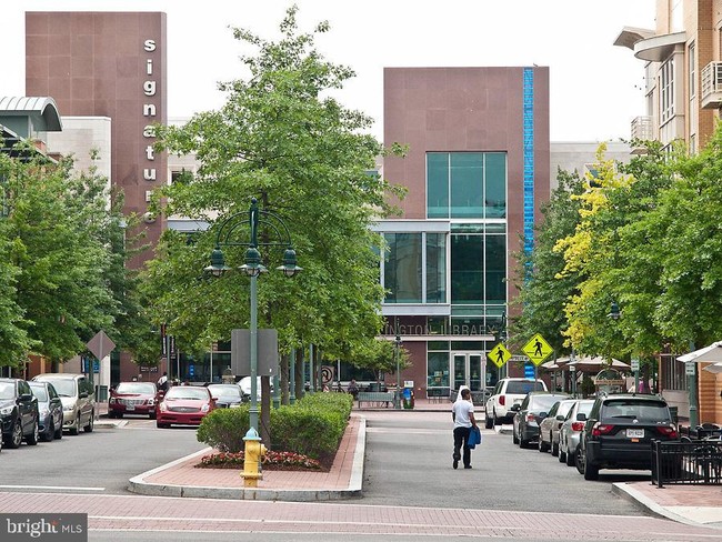 Building Photo - 3279 S Stafford St