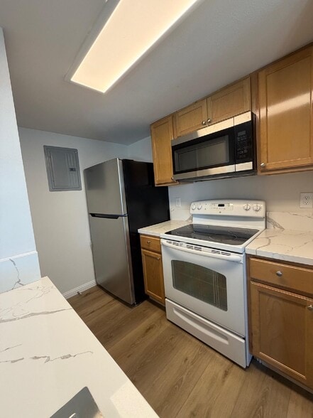 Building Photo - 609 Avenida del Platino