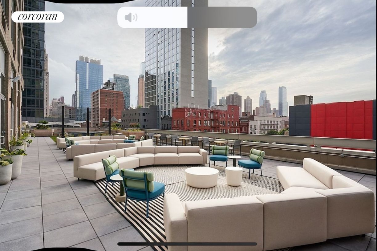 Building Photo - 271 W 47th St