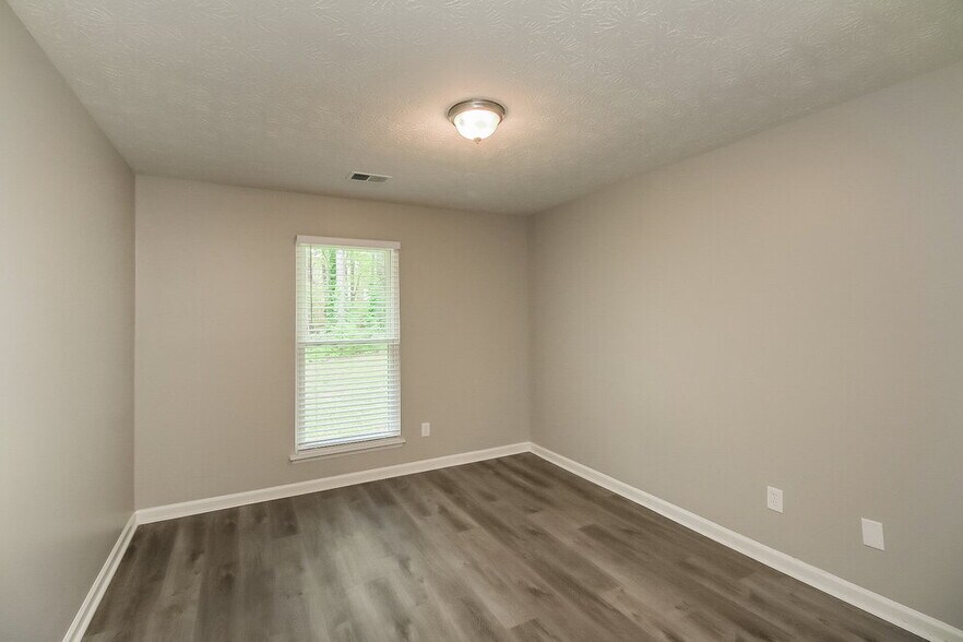 Building Photo - 528 Blue Cedar Ct