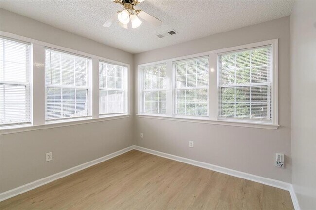 Building Photo - 3431 Chastain Glen Ln NE