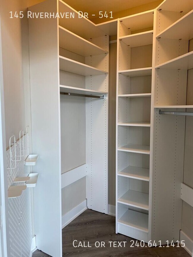 Building Photo - 145 Riverhaven Dr