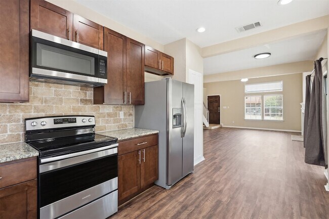 Building Photo - 608 Fiesta Cir