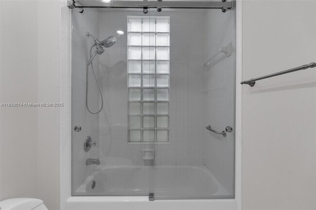 Building Photo - 2553 Bay Pointe Dr