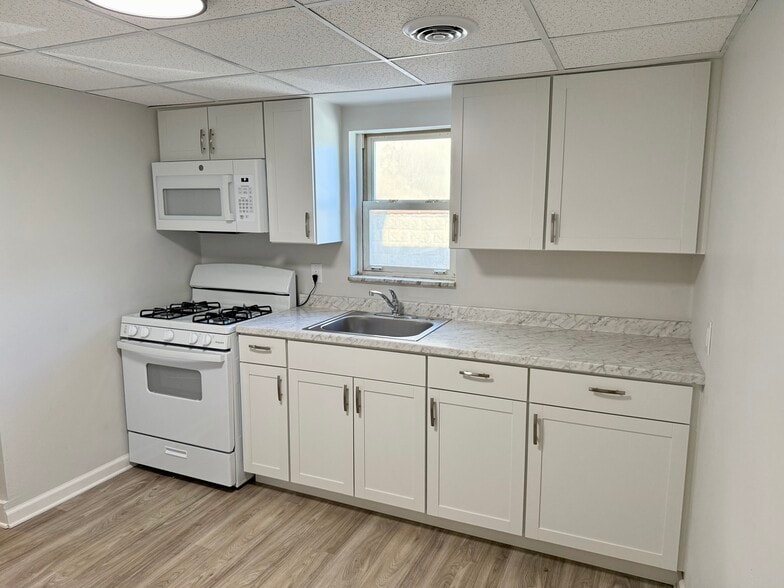 Building Photo - 1379 Island Ave