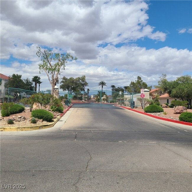 Primary Photo - 636 Yacht Harbor Dr