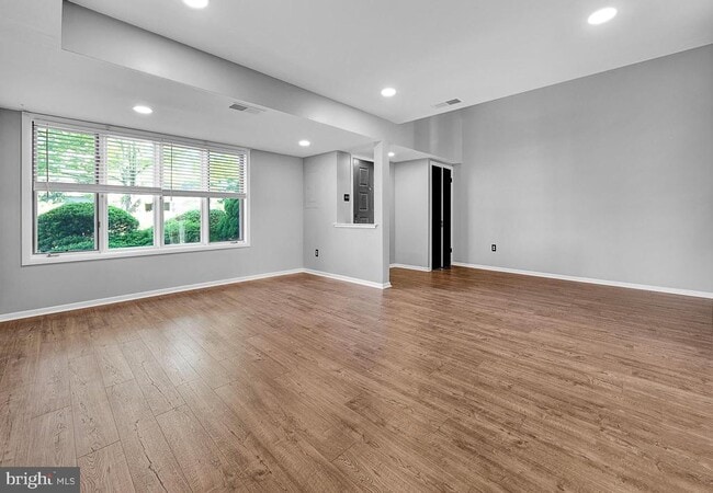 Building Photo - 4 Ingham Way
