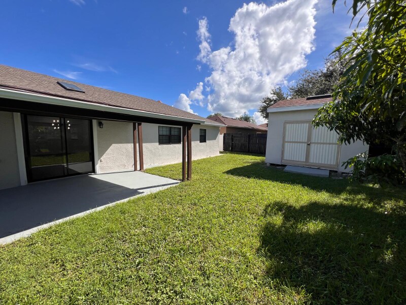 Building Photo - 827 Albi Ct