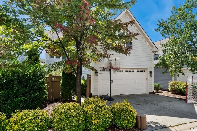 Building Photo - Available Early April! Gorgeous Updated 5-Bedroom, 5-Ba in the Desirable Amberly Community!